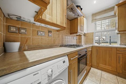 Studio to rent, Broadley Street, London