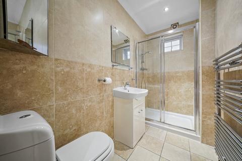 Studio to rent, Broadley Street, London