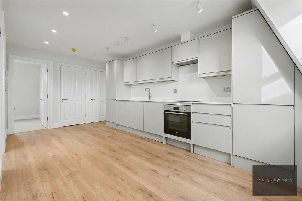 258 C Battersea Park Road SW11 3 BP-3.jpg