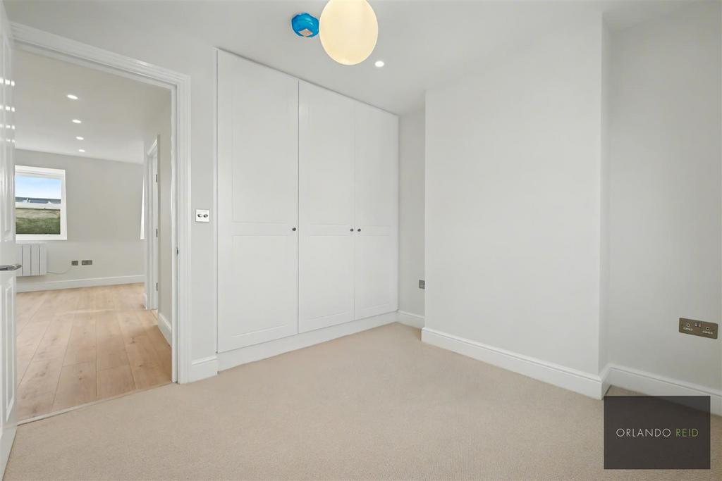 258 C Battersea Park Road SW11 3 BP-6.jpg