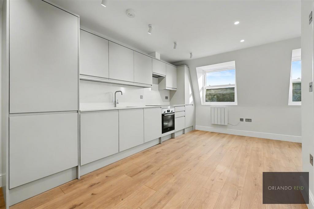 258 C Battersea Park Road SW11 3 BP-7.jpg