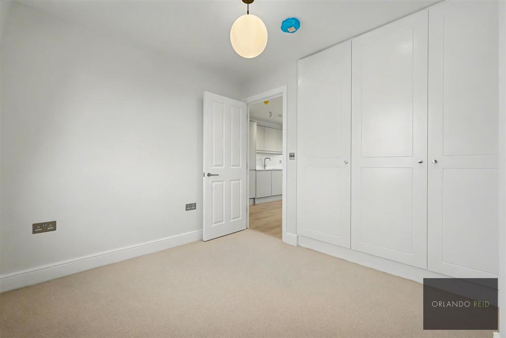258 C Battersea Park Road SW11 3 BP-10.jpg