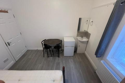 undefined, Grove Park,  London, E11