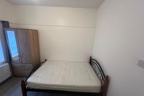 undefined, Grove Park,  London, E11