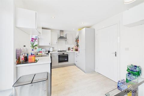 3 bedroom semi-detached house for sale, Beveridge Road, Burton-On-Trent DE13