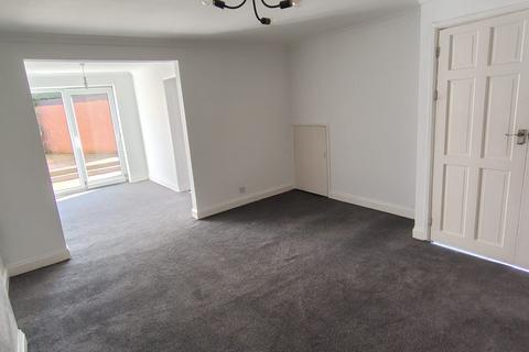 3 bedroom detached house to rent, Snowdon Drive, Horwich BL6
