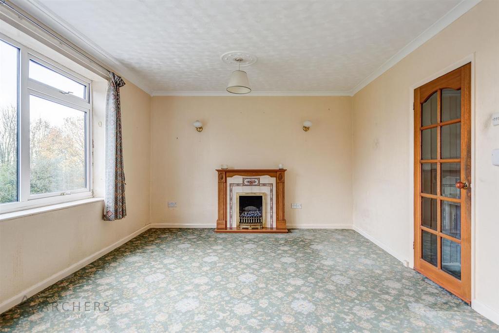 1,18 Moorbank Road(Interior)-2.jpg