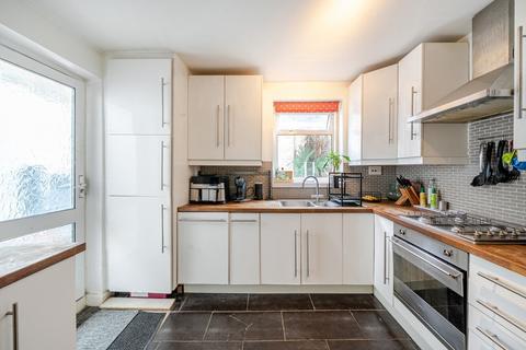 2 bedroom flat for sale, Heyford Avenue, Oval, London, SW8