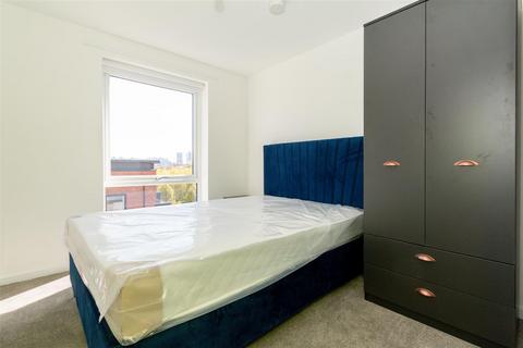 2 bedroom apartment to rent, Empyrean, Salford, M7