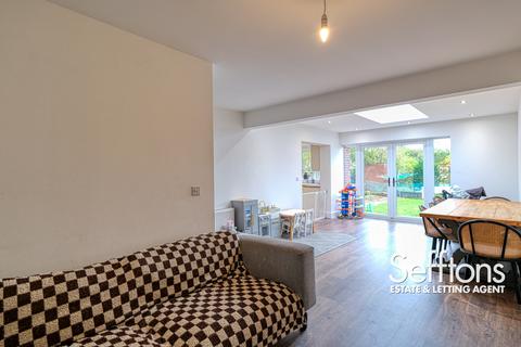 3 bedroom semi-detached bungalow to rent, Gordon Avenue, Norwich, Norfolk