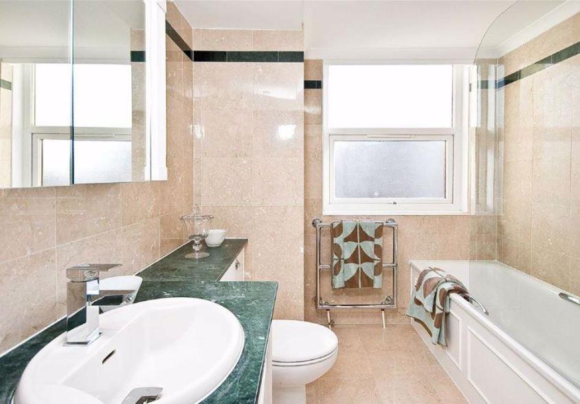 Bathroom2.JPG