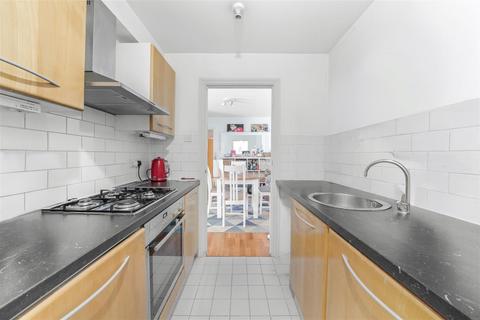 2 bedroom flat to rent, Sunlight Square, London