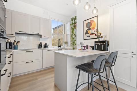 3 bedroom apartment to rent, Gosberton Road, London, SW12