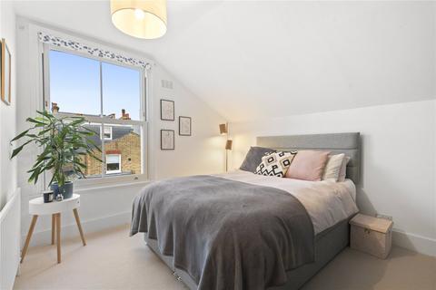 3 bedroom apartment to rent, Gosberton Road, London, SW12