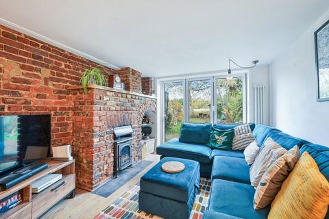 2 bedroom end of terrace house for sale, Holland Road, Oxted RH8