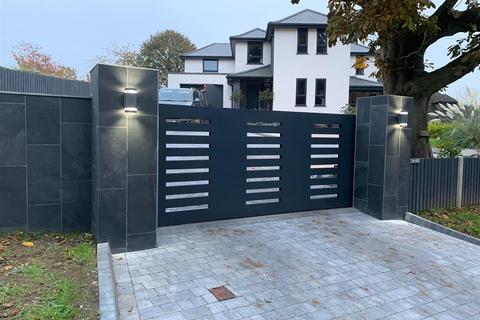 4 bedroom detached house for sale, Windmill Hill, Rough Close