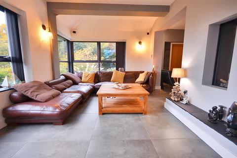4 bedroom detached house for sale, Windmill Hill, Rough Close