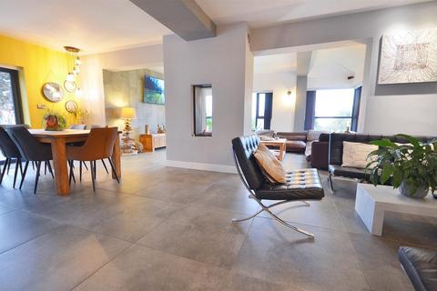 4 bedroom detached house for sale, Windmill Hill, Rough Close