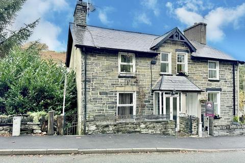 undefined, Castle Terrace, Dolwyddelan