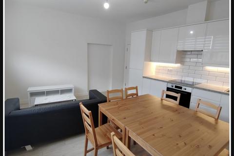 3 bedroom flat to rent, High Road, London NW10
