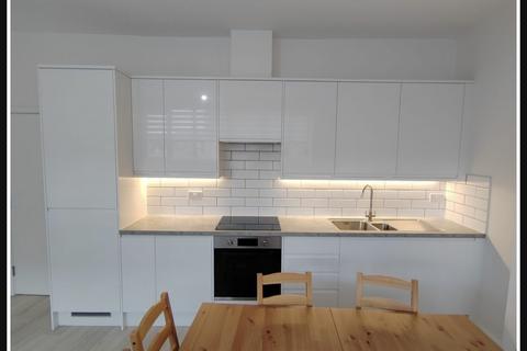 3 bedroom flat to rent, High Road, London NW10