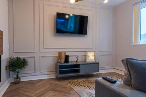 3 bedroom mews to rent, Southwick Mews, London W2