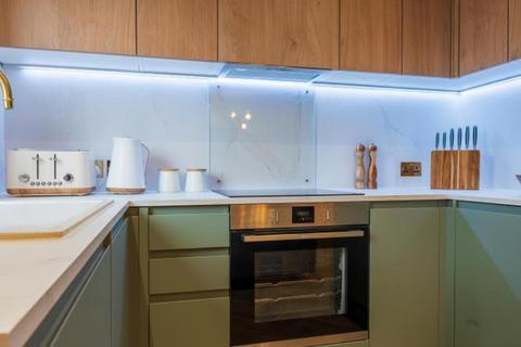 3 bedroom mews to rent, Southwick Mews, London W2