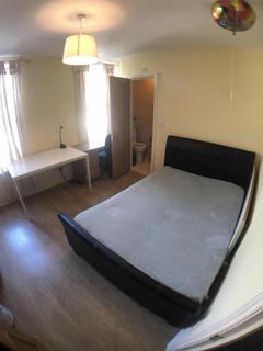7 bedroom house share to rent, Mathews Park Avenue, London E15
