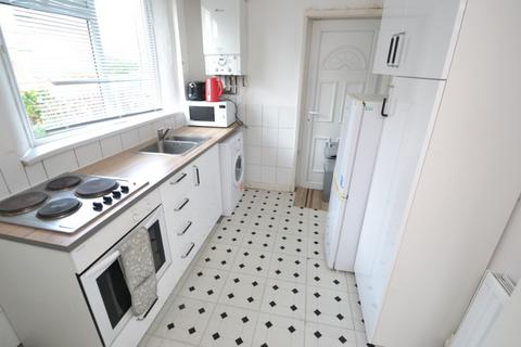 3 bedroom semi-detached house to rent, Lace Street, Nottingham NG7