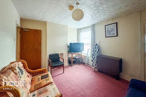 undefined, Pitcroft Avenue, READING