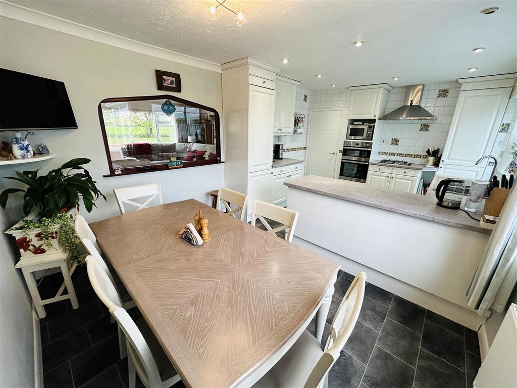 Kitchen1.jpg