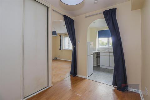 1 bedroom flat for sale, Parrotts Field, Hoddesdon,Hertfordshire