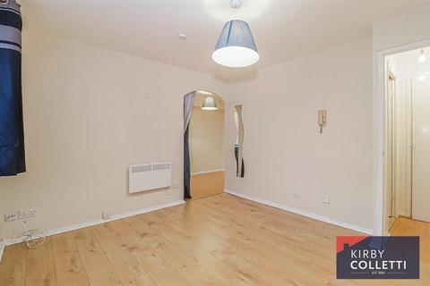 1 bedroom flat for sale, Parrotts Field, Hoddesdon,Hertfordshire