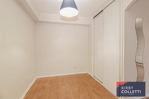 1 bedroom flat for sale, Parrotts Field, Hoddesdon,Hertfordshire