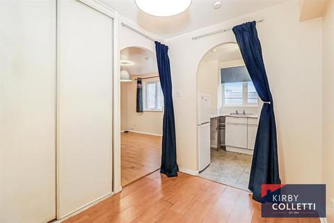 1 bedroom flat for sale, Parrotts Field, Hoddesdon,Hertfordshire