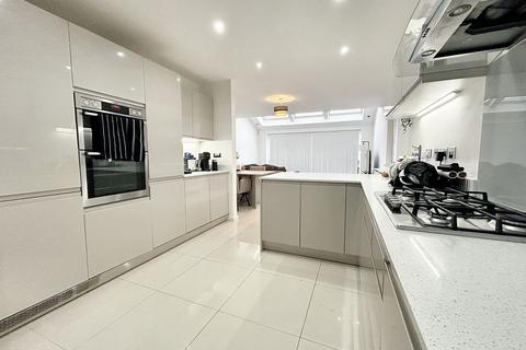5 bedroom detached house for sale, Hawthorn Way, Manchester M28