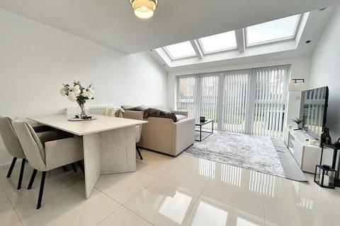 5 bedroom detached house for sale, Hawthorn Way, Manchester M28