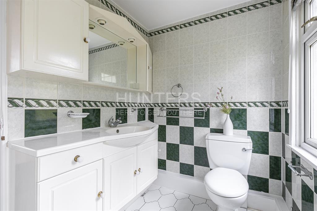 En-Suite Bathroom