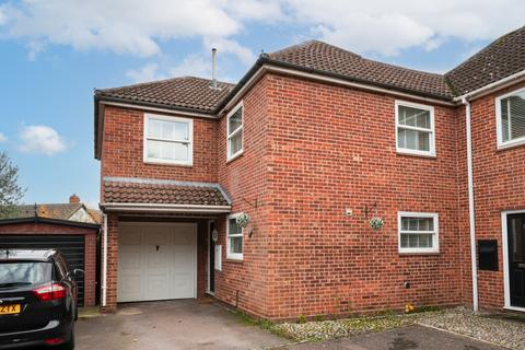 4 bedroom detached house for sale, Maynard Close, Essex CM6