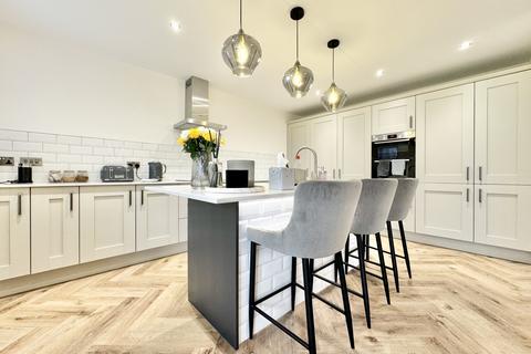 4 bedroom detached house for sale, Sand Lane, YO8 5HN