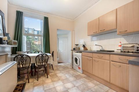 4 bedroom terraced house for sale, Keildon Road, London SW11