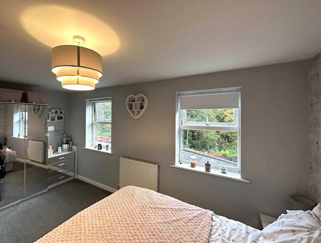 Principal bedroom 1: