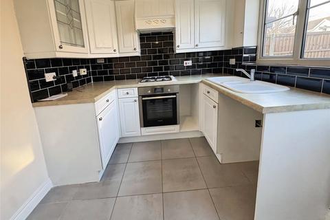 3 bedroom detached house to rent, Castle Avenue, Doncaster DN11