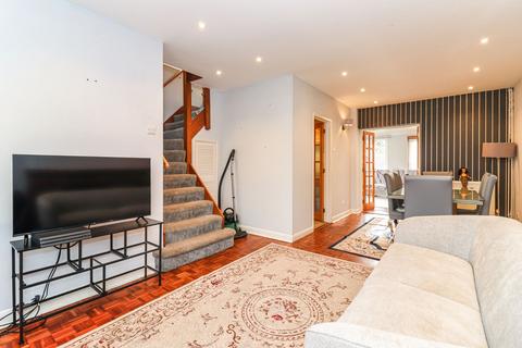 4 bedroom detached house to rent, All Saints Crescent, Watford, WD25