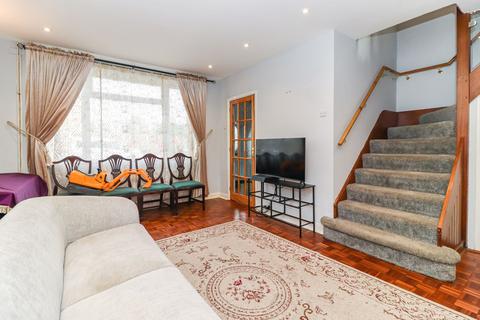 4 bedroom detached house to rent, All Saints Crescent, Watford, WD25