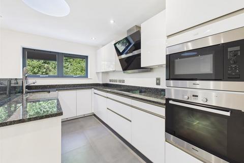 1 bedroom apartment for sale, 1 Bedroom Apt with parking in St Brelades Bay.