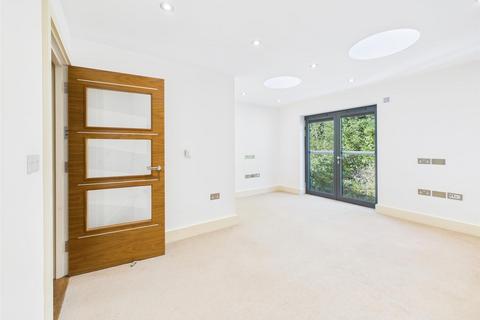 1 bedroom apartment for sale, 1 Bedroom Apt with parking in St Brelades Bay.