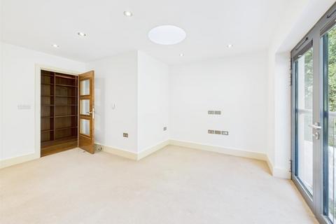 1 bedroom apartment for sale, 1 Bedroom Apt with parking in St Brelades Bay.
