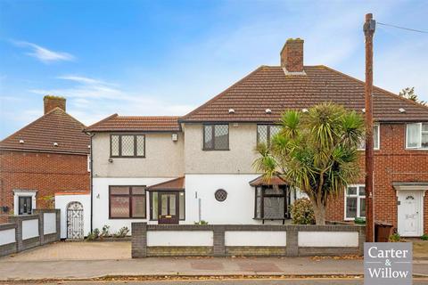 4 bedroom semi-detached house for sale, Bennetts Castle Lane, Dagenham, Essex