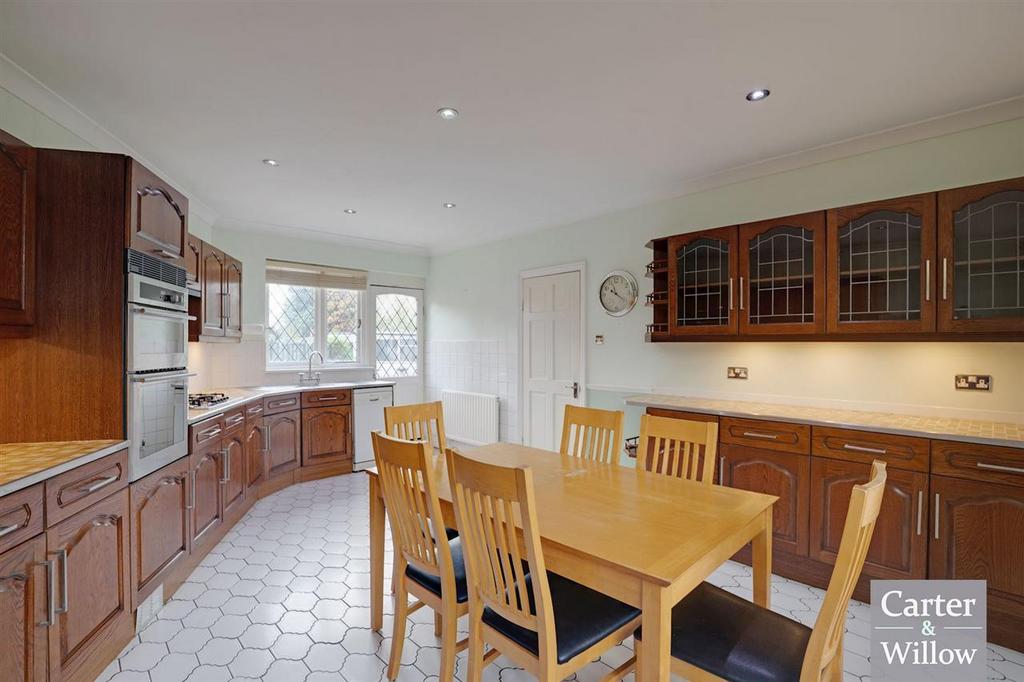 Kitchen / dining
